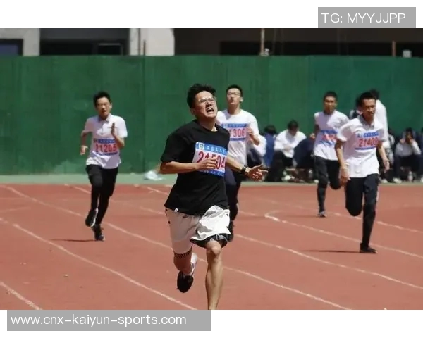 石家庄二中足球队奋勇拼搏展现青春风采助力校园文化建设 石家庄二中足球队奋勇拼搏展现青春风采助力校园文化建设